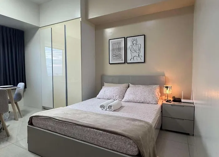 Hotel Calyx Residences With Infinity Pool Cebu