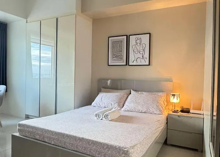Hotel Calyx Residences With Infinity Pool Cebu