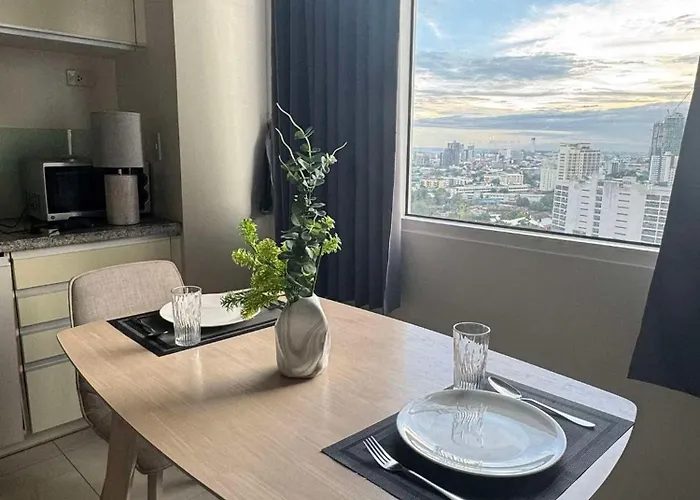 Calyx Residences With Infinity Pool 5* Cebu